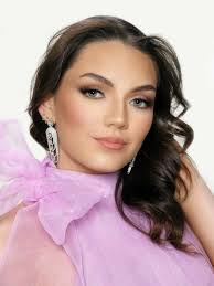 Madison Crow's Instagram, Twitter & Facebook