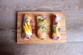 Rouleaux De Printemps Aux Fruits Cuisines Diy Dessert Fraise Et Jus Et Smoothies