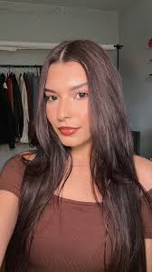 patiently waiting for the weather to drop just a bit pls 🥹 , styling the  the most perfect off the shoulder shirt from @klassy 🤎 get 15% off with  the link in my bio! , jeans: @cottonon @cottonon_usa , ...