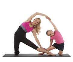 Yoga With Kids Partner Gate Yoga Pilates Pinterest Yoga Yoga En Parejas Yoga Divertida Posturas De Yoga
