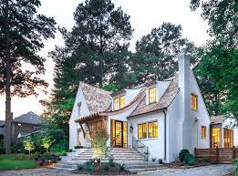 10 White Exterior Ideas For A Bright Modern Home House Exterior House Designs Exterior Farmhouse Exterior