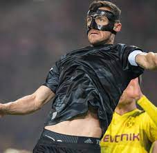 Maybe you would like to learn more about one of these? Gegen Den Bvb Darum Lief Der Vfb Stuttgart In Schwarzen Trikots Auf Welt
