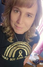 Wear Gold 🍸 @arianna.massimino in @phofirenze