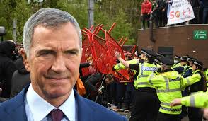 Graeme souness and the turkish flag incident. Souness Claims Someone Could Ve Been Killed At Man United Fan Protest