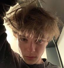 ₊✩‧₊◜ devon sawyer