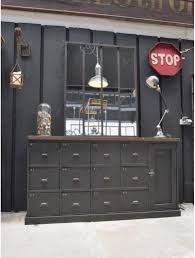 Laissés dans leur jus ou remis au goût du jour, ils éveillent chez leurs nouveaux propriétaires un séduisant sentiment de nostalgie. Meuble De Metier A Tiroirs Vers 1950