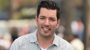 Property Brothers' star Jonathan Scott reveals dating disaster: 'She threw  a drink at me'