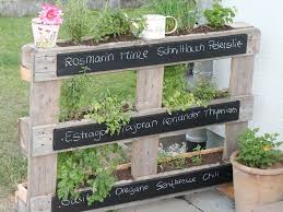 Un Jardin Vertical En Palettes Joli Place Jardins Verticaux Idees Jardin Jardin D Herbes