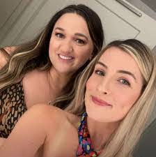 Allison Withers's Instagram, Twitter & Facebook