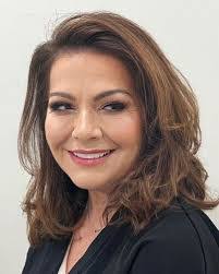 Stephanie Novak's Instagram, Twitter & Facebook