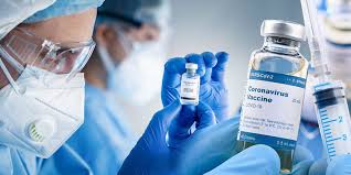 A medida que envejece, su sistema inmunitario se debilita y puede resultarle más difícil combatir las infecciones. Usm0pfivil5dzm