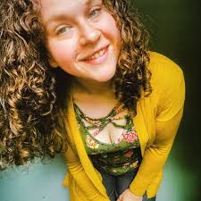 Gordon Ramsay's net worth is $220 million and y'all arguing about buying a  kitchen set for a boy. 🙄🤦🏾‍♂️