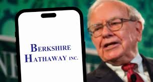 Should Investors Buy the Stock of Cash-Rich Berkshire Hathaway  (NYSE:BRK.B)?