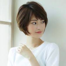 40代の髪型迷子に ぽっちゃり体型におすすめの小顔に見える涼感ヘアスタイル9選 ヘアスタイリング ヘアカット ショート 髪型