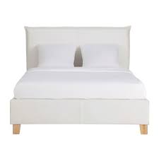 Un letto una piazza e mezza ha dimensioni pari a cm a 140 cm x 200 cm, leggermente inferiori rispetto alla misura matrimoniale di 160 cm x 200 cm. Letto Bianco Con Contenitore E Rete A Doghe 140x190cm Pillow Maisons Du Monde