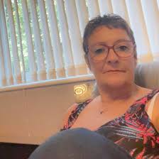 We're looking for a family with the surname Young! My aunty is looking for  her family her mum was called Sheila Young who passed away when she was  around 11. She remembered