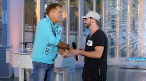 Und zwar so sehr, dass der poptitan für ihn sogar seine goldene cd zückte. Dsds 2018 Fur Michel Truog Zuckt Dieter Bohlen Seine Goldene Cd