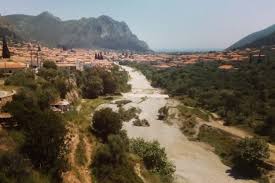 Το λεωνίδιο είναι μια μικρή πόλη στην περιοχή της αρκαδίας, στην ανατολική πελοπόννησο. To Potami Toy Dafnwna Arcadia Portal