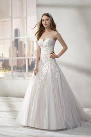 Imposanter tüllrock mit viel volumen. Brautkleid Speranta Brautstudio Anke Tworuschka