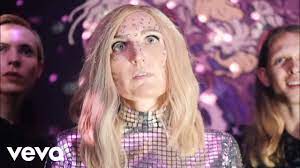After ten years of her career, she recorded piano pop music. Reni Jusis Cma Youtube
