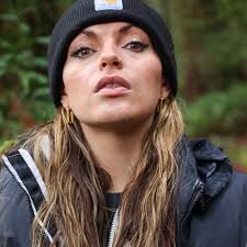 Where the girlies at I can send a pr box to model the winter collection ???  ❤️