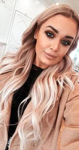 Ashley Mullins's Instagram, Twitter & Facebook