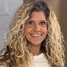 Eva Neff's Instagram, Twitter & Facebook