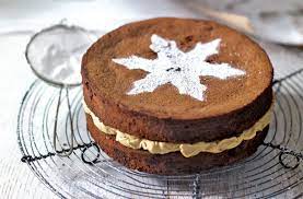 43 Christmas Cake Ideas Goodtoknow Easy Christmas Cake Recipe Cream Desserts Recipes Chocolate Recipes