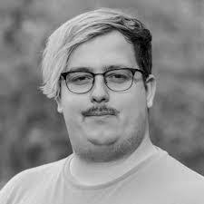 Dennis Lapre's Instagram, Twitter & Facebook