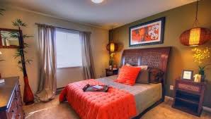 كيف في غرفة النوم يجب أن يكون السرير لفنغ شوي 29 صورة الموقع الصحيح للسرير ولون أغطية السرير ما لشنق على السرير