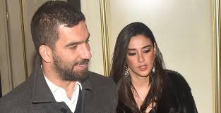 Arda turan'ın sinem kobal'dan ayrıldıktan sonra sevgili olduğu aslıhan doğan ile uzun bir birlikteliği olmuştu. Arda Turan Aslihan Dogan I Ailesinden Istedi Magazin Haberleri Haber365