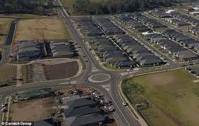 It is on the east side of the nepean river. Ry5dxsok09eavm