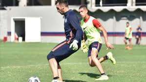 Recibe noticias, estadísticas, videos, resúmenes y más sobre argentinos juniors atacante santiago silva en espn. El Meme De Komar Sobre Violencia De Genero Durante Velez Boca Tyc Sports