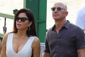 Jeff bezos started secretly dating lauren sanchez, the owner of black ops aviation, in 2018. Jeff Bezos Throws Lauren Sanchez Two 50th Birthday Parties