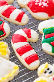 This frosting starts off softer on the cookies and then hardens up enough to stack them without being crunchy. Easy Sugar Cookie Icing 4 Ingredients Jessica Gavin
