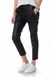 Quel que soit votre style, cette matière noble, robuste et naturelle mettra vos jambes en valeur. Pantalon En Cuir Femme Pantalons Cuir Noir Cuir City