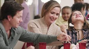 Levando uma vida tranquila ao lado das pessoas que ama no litoral sul da frança, ele vê tudo mudar com a chegada inesperada de uma bebê de uma família de dois. Mark Wahlberg E Rose Byrne Em Novo Video De De Repente Uma Familia Arroba Nerd