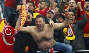 Ultraslan avrupa paris hooligans attacking galatasaray fans with pyro in paris before the. Galatasaray Fans Try To Dig Into Schalke S Stadium Football Sport Express Co Uk