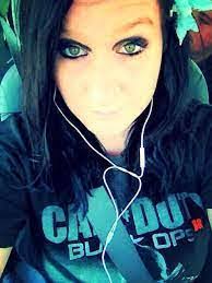 Julie Havens's Instagram, Twitter & Facebook