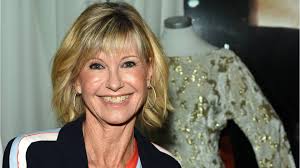 V2 : VOICI : Mort d’Olivia Newton-John : la star de Grease s'est éteinte à  l’âge de 73 ans (2)
