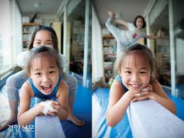 2012년 하계 올림픽에서 대한민국 선수 최초로 결선에 진출하여 종합 5위의 성적을 기록하였고, 2014년 국제체조연맹 리듬체조 월드컵 시리즈 리스본 대회에서 대한민국 최초로 금메달을 획득하였다. Egh2g Upffvuim