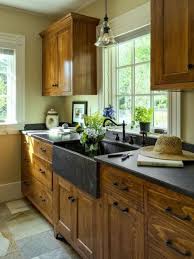 Un Peu De Nostalgie Par Nos Idees Pour Cuisine Campagne Armoires De Cuisine Rustiques Idee Decoration Cuisine Cuisine Rustique