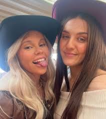 A M B E R R O S E ❂