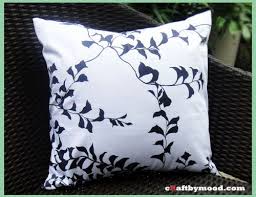 Sarung bantal sering dibuat dari kain yang rasanya nyaman di kulit, seperti katun lembut, satin, flannel atau jersey knit. Craftbymood Cara Menjahit Sarung Bantal For Beginners Hi All How Are U Today Masih Semanga Sewing Projects For Beginners Throw Pillows Sewing For Beginners
