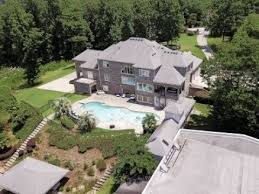 Kelly company is located in the heart of horseradish country in collinsville, illinois, just 15 miles from st. See The Former Dekalb Home Of R Kelly Terrell Owens And Jamie Foxx Youtube