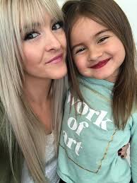 Now glo wtf is this you wanna look like a light skin Meg?