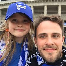 Chris Holl (@chris.holl.7) • Facebook