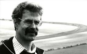 Alistair Mackie, Tim Gill perform Harvey, Álvarez