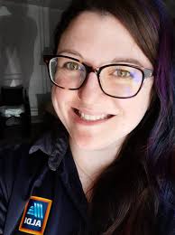 Aldi employees thank the community for support