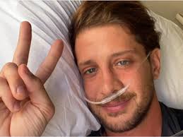 Ο σάκης τανιμανίδης και η χριστίνα μπόμπα ζουν μοναδικές στιγμές εδώ και λίγες μέρες με τα δίδυμά τους στο σπίτι. Hlias Mpogdanos Lygizei Me Neo Mhnyma Mesa Apo To Nosokomeio Den Mporeis Na Eisai Panta Dynatos